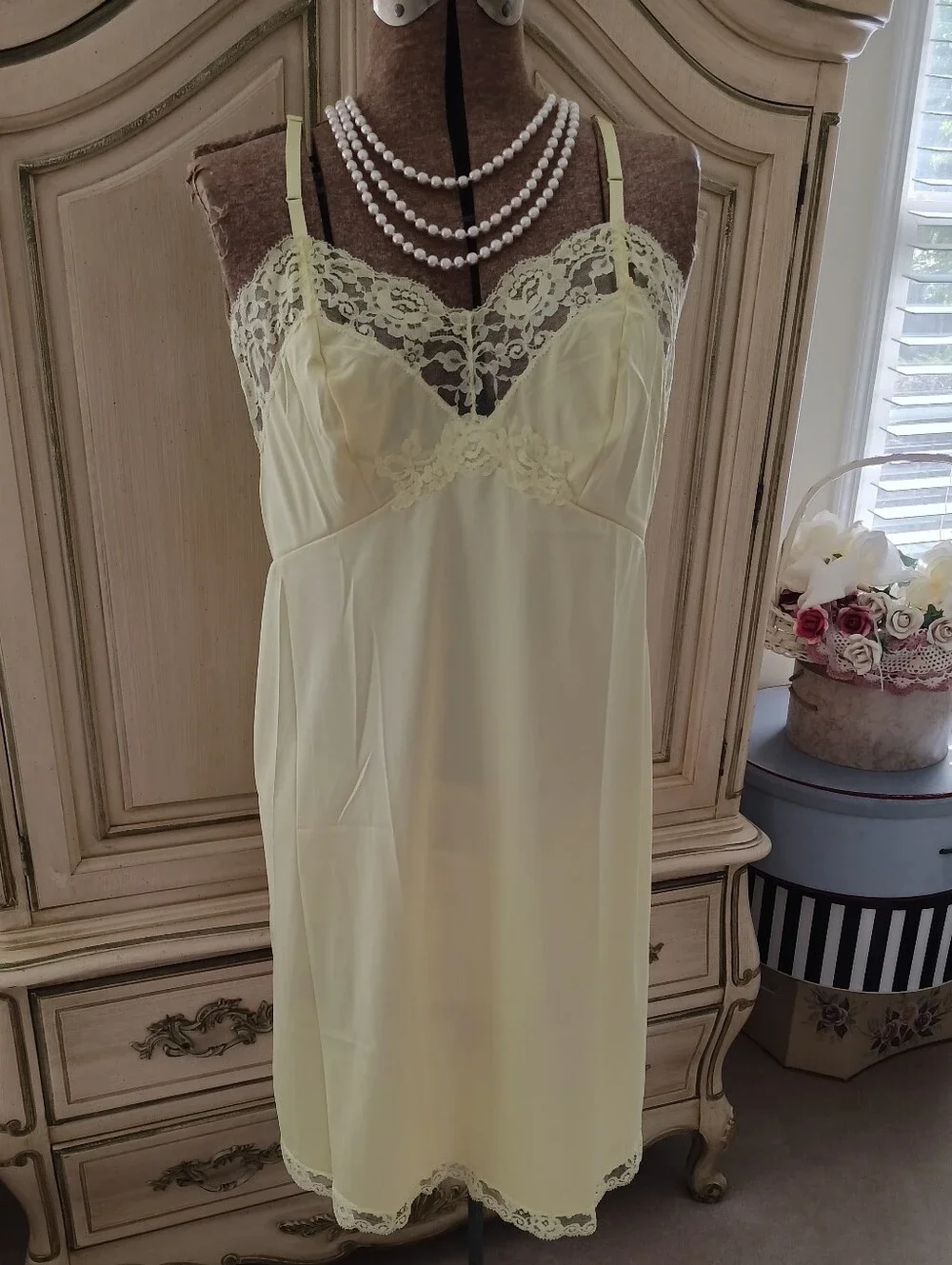 VINTAGE, UNWORN " VAN RAALTE" BUTTER YELLOW ALL NYLON SLIP! SZ 36 - Picture 3 of 15